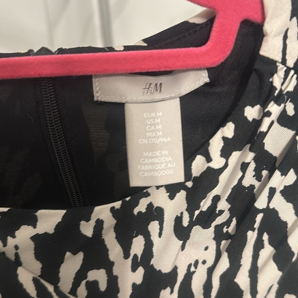 **H&M Black and White Patterned Dress - Size Medium** - Picture 3 of 5